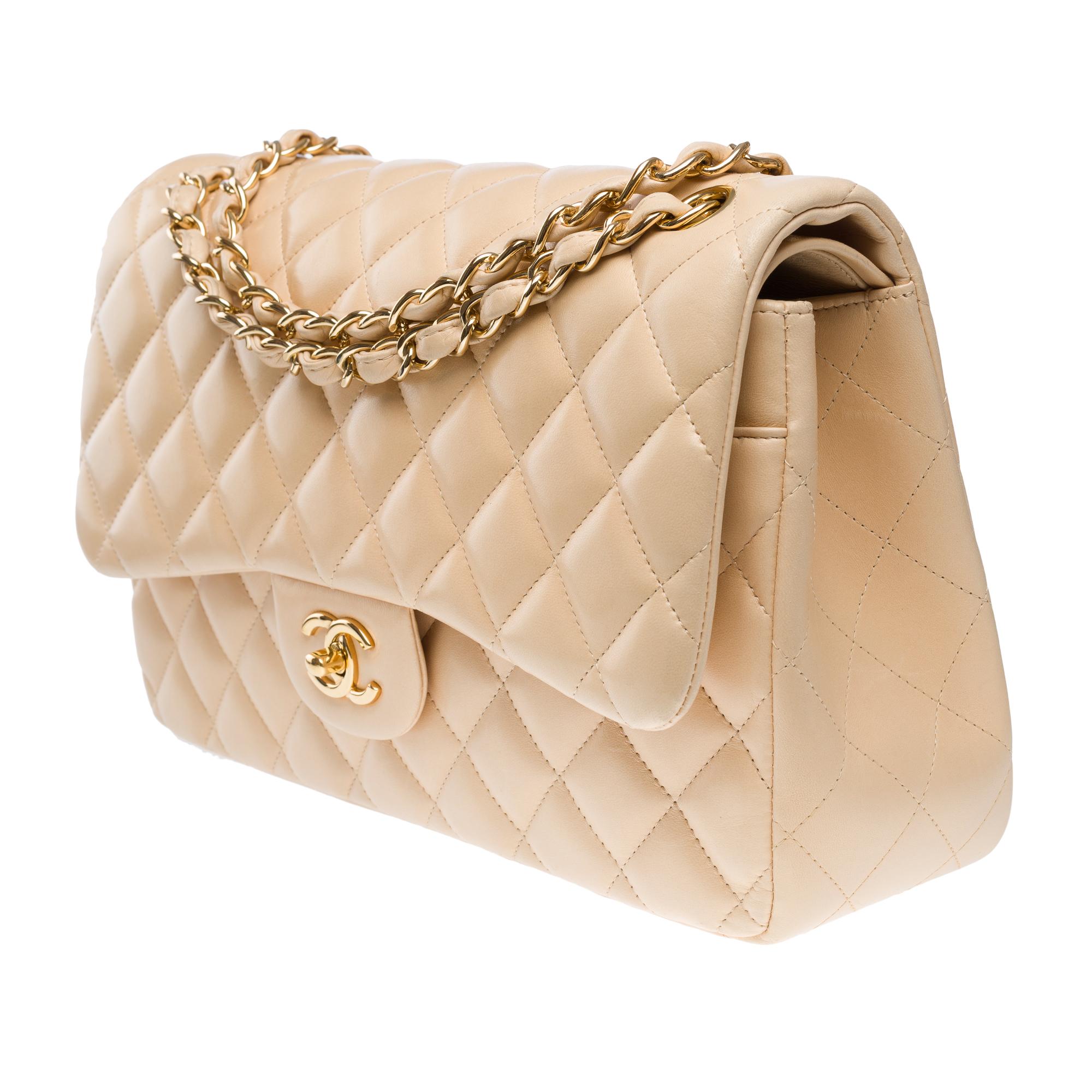 Chanel Timeless Jumbo double flap shoulder bag in beige quilted lambskin, GHW 1