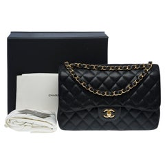 Chanel Timeless Jumbo double flap shoulder bag in Black Caviar leather , GHW