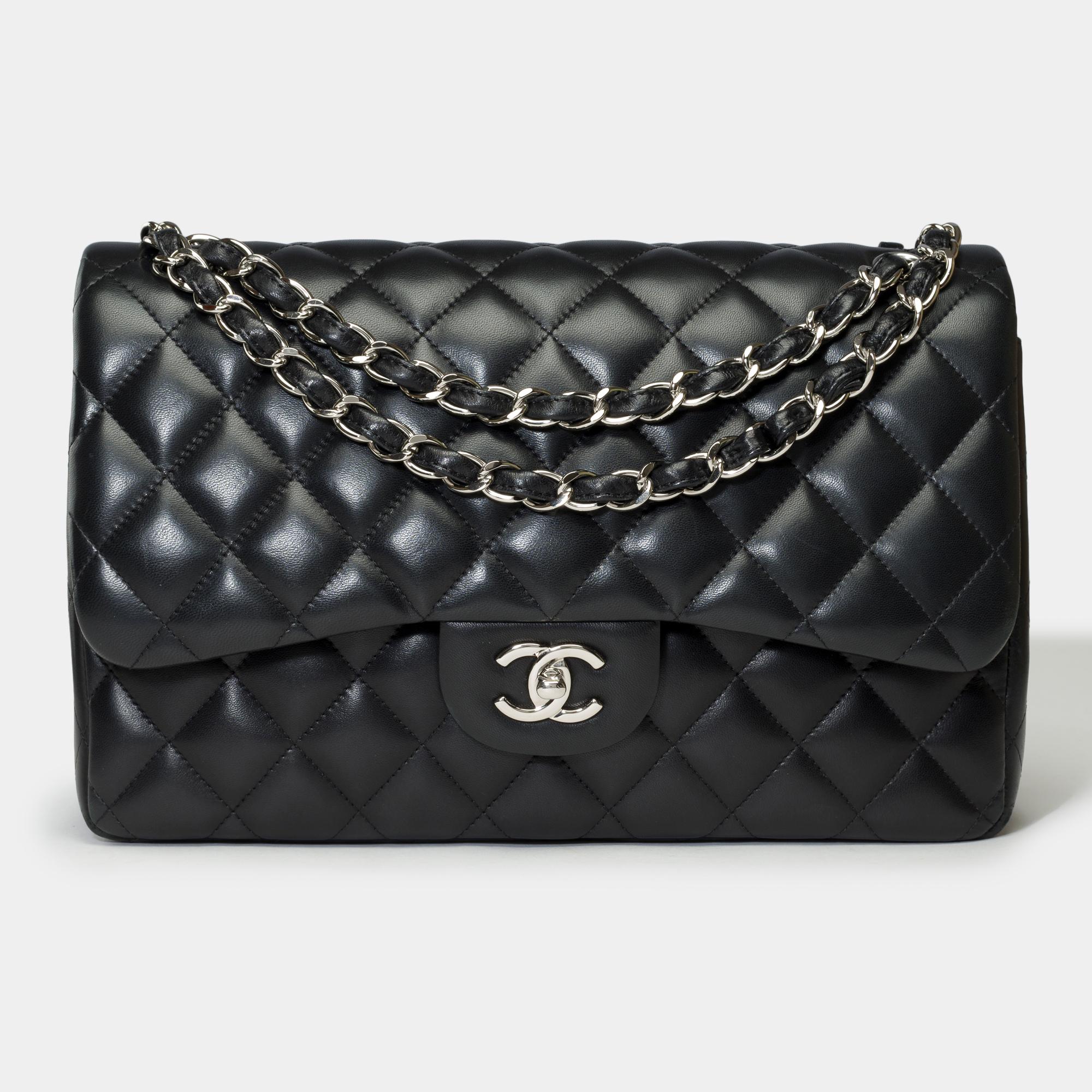 Majestic​ ​Chanel​ ​Timeless​ ​Jumbo​ ​double​ ​flap​ ​shoulder​ ​bag​ ​in​ ​black​ ​quilted​ ​lambskin​ ​leather,​ ​silver​ ​metal​ ​trim,​ ​a​ ​silver​ ​metal​ ​chain​ ​handle​ ​interlaced​ ​with​ ​black​ ​leather​ ​for​ ​a​ ​carry​ ​hand​ ​or​