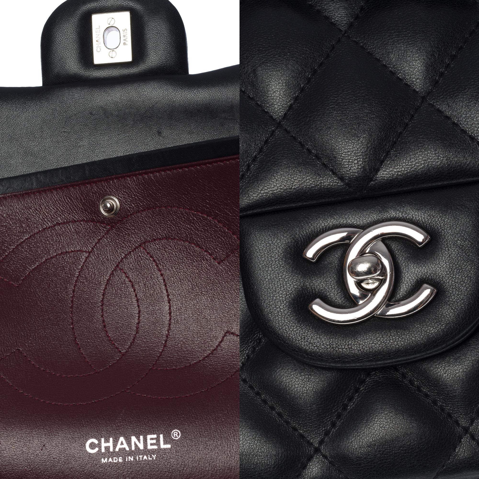 Chanel Timeless Jumbo Umhängetasche mit doppelter Klappe aus schwarzem gestepptem Lammfell , SHW 2