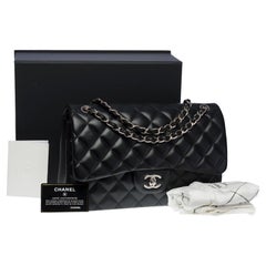 Chanel Timeless Jumbo double flap shoulder bag in black quilted lambskin, SHW