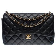 Chanel Timeless Jumbo, borsa a tracolla con doppia patta in pelle di agnello trapuntata nera , GHW