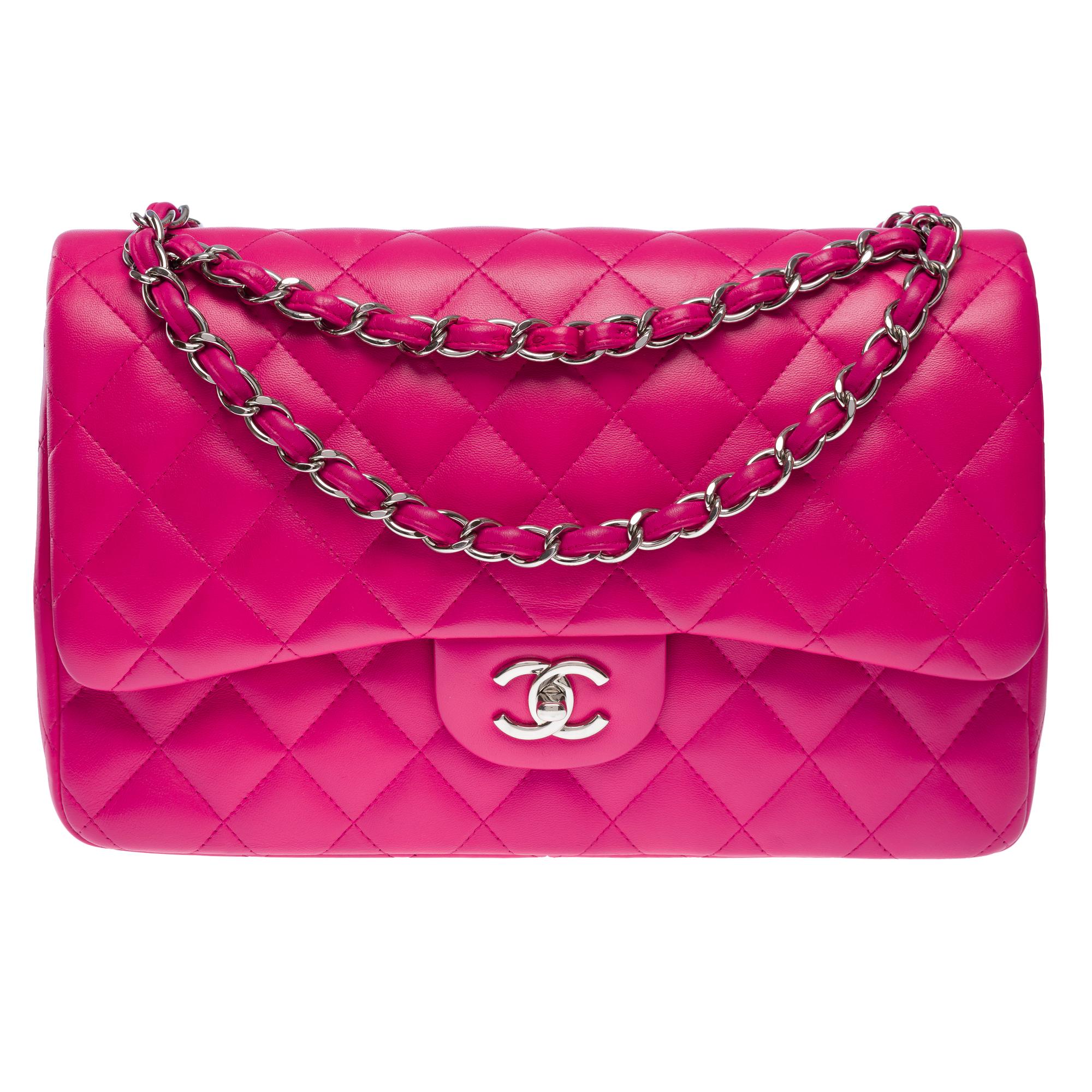 Chanel Timeless Jumbo double flap shoulder bag in quilted Pink leather , PHW In Excellent Condition For Sale In Paris, IDF