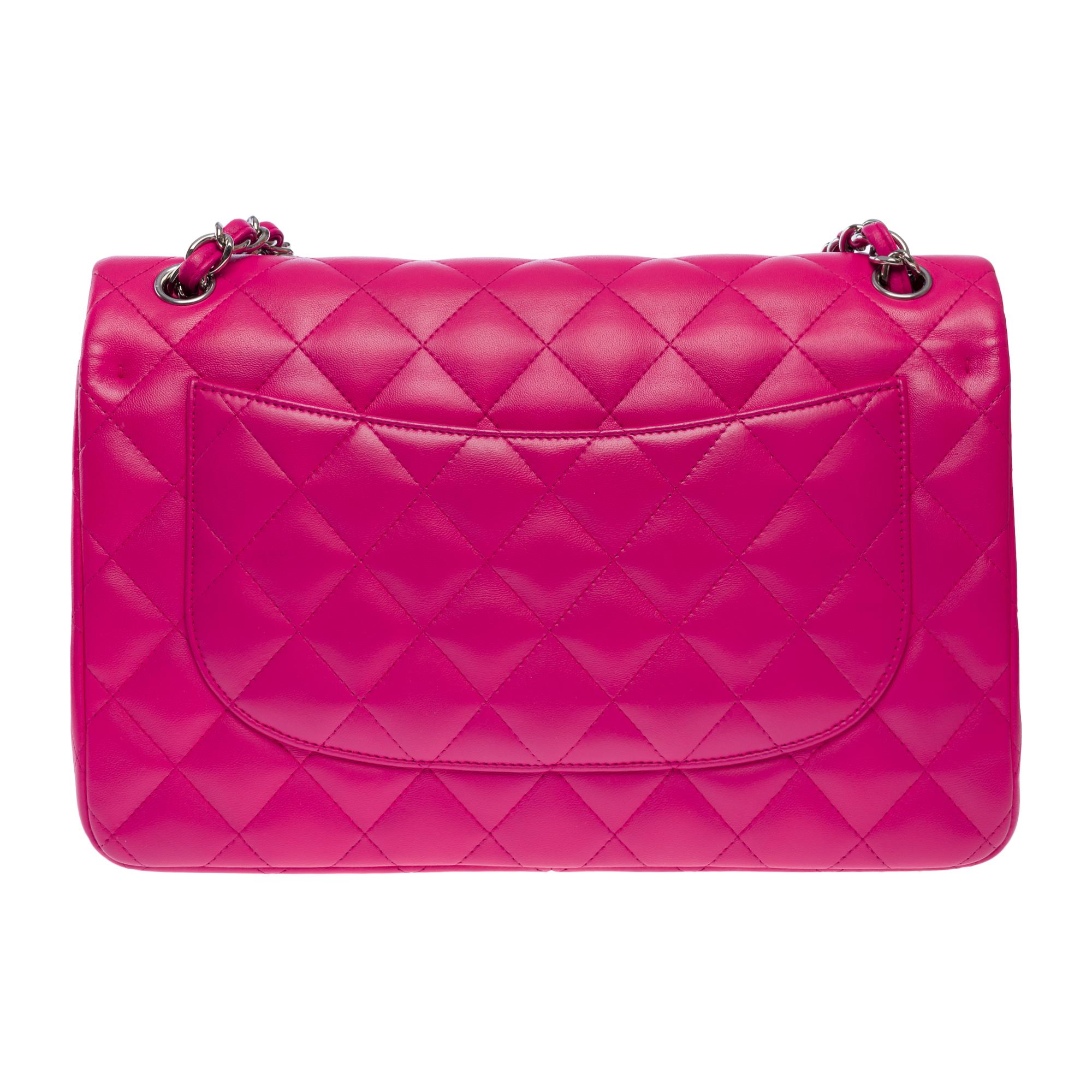 Women's Chanel Timeless Jumbo double flap shoulder bag in quilted Pink leather , PHW For Sale
