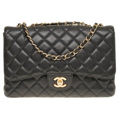 Chanel Timeless Jumbo shoulder bag in black quilted caviar leather, GHW