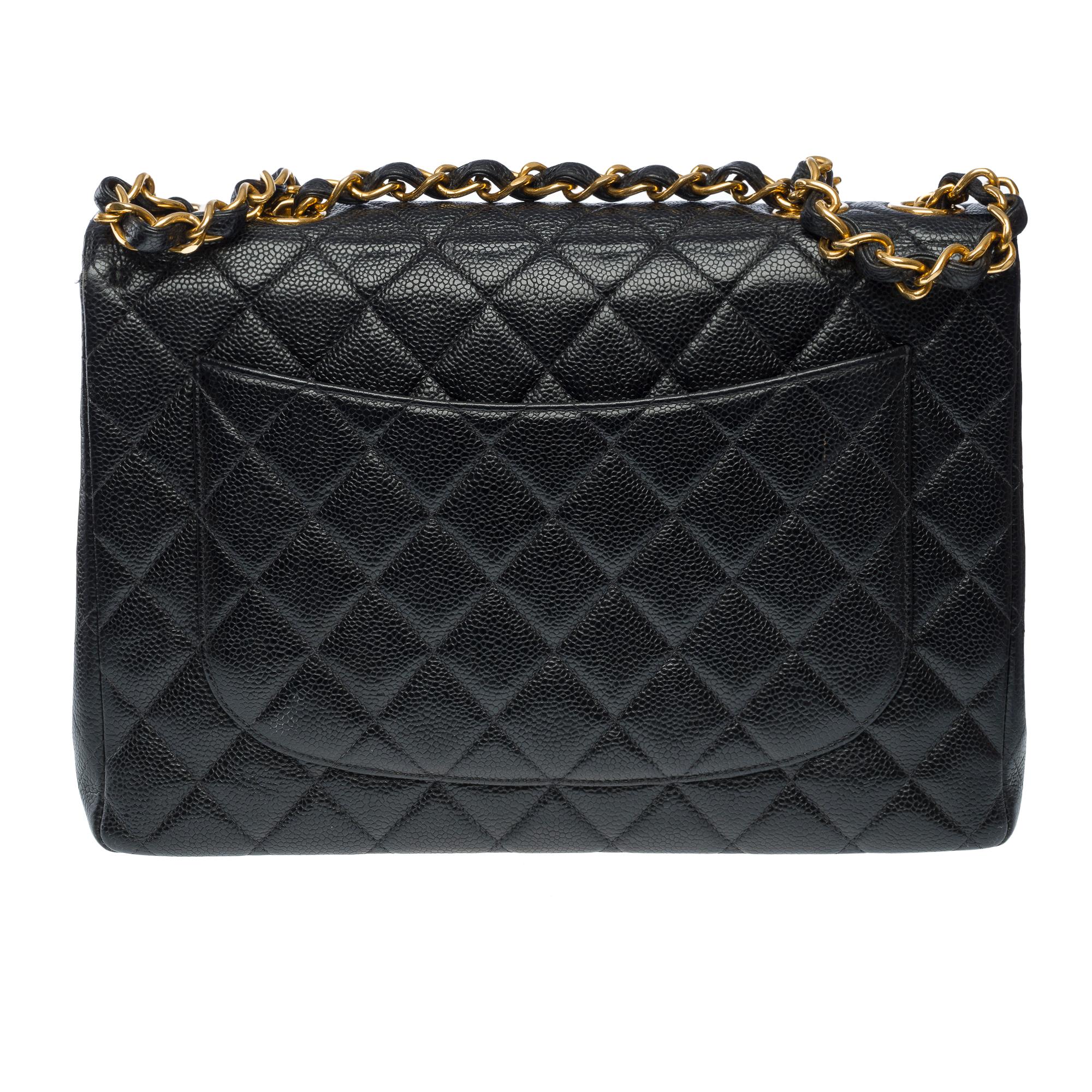 Chanel Timeless Jumbo single flap shoulder bag in black caviar leather, GHW In Good Condition For Sale In Paris, IDF