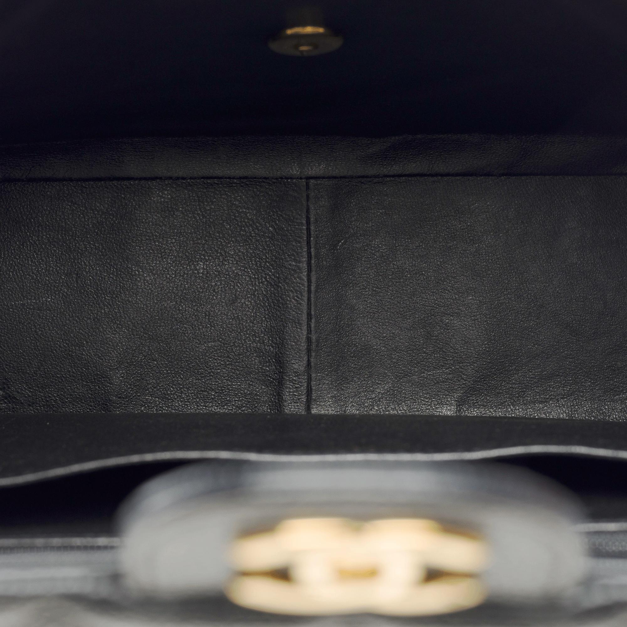 Chanel Timeless Jumbo single flap shoulder bag in black caviar leather, GHW For Sale 4