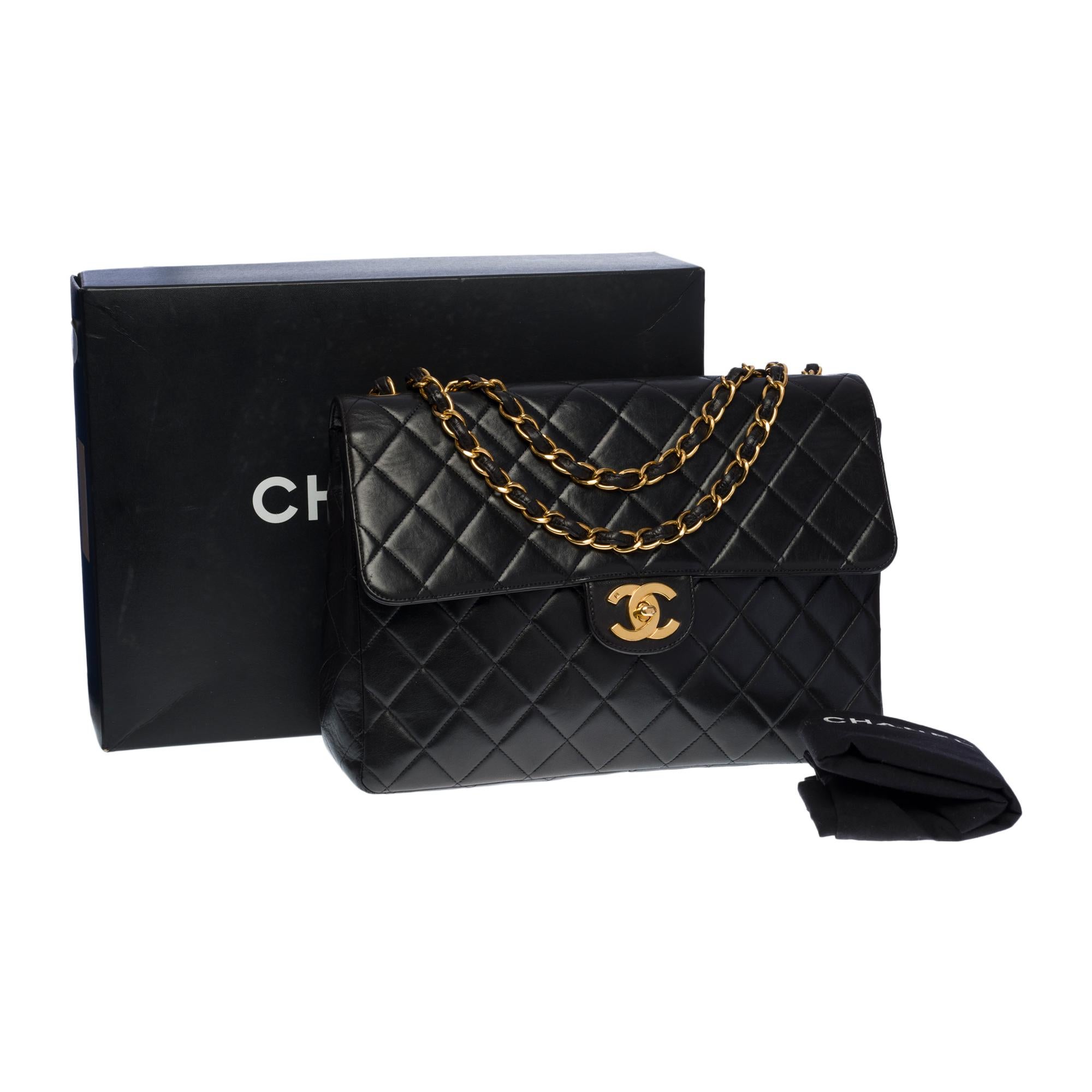Chanel Timeless Jumbo single flap shoulder bag in black quilted lambskin, GHW For Sale 5