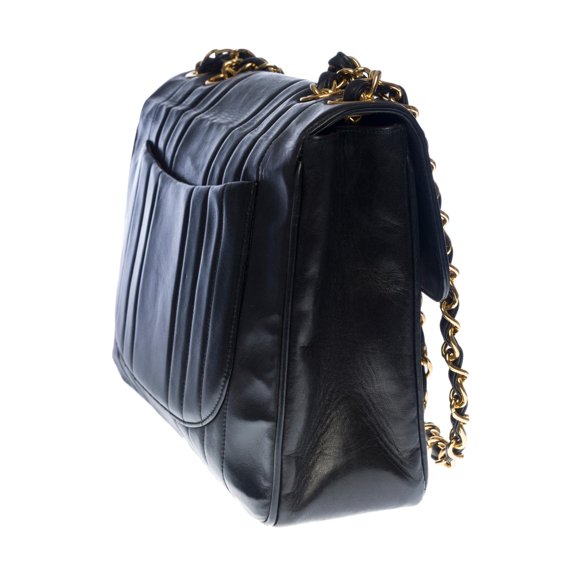 Chanel Timeless Jumbo single flap shoulder bag in black quilted lambskin, GHW In Good Condition In Paris, IDF