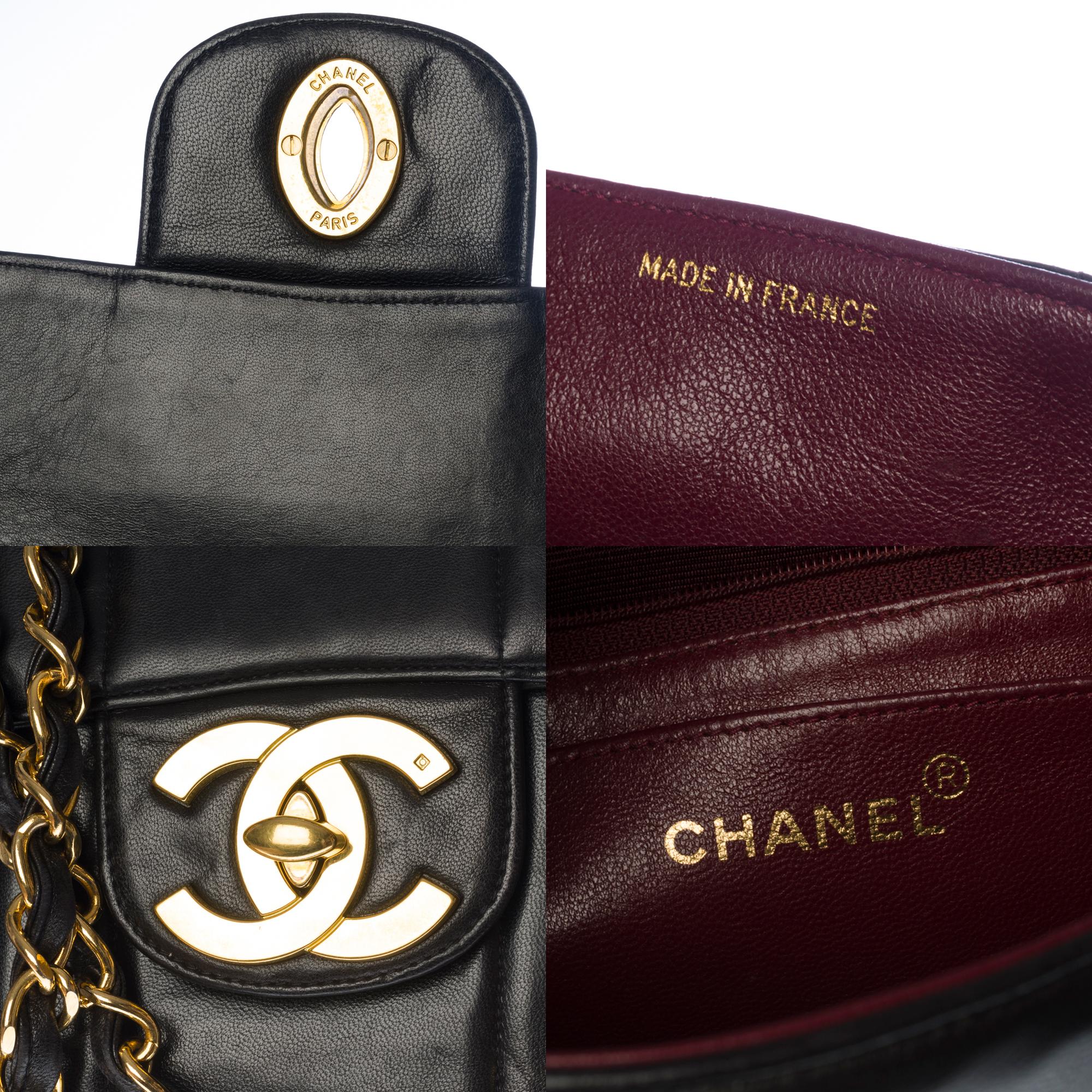 Women's Chanel Timeless Jumbo single flap shoulder bag in black quilted lambskin, GHW For Sale