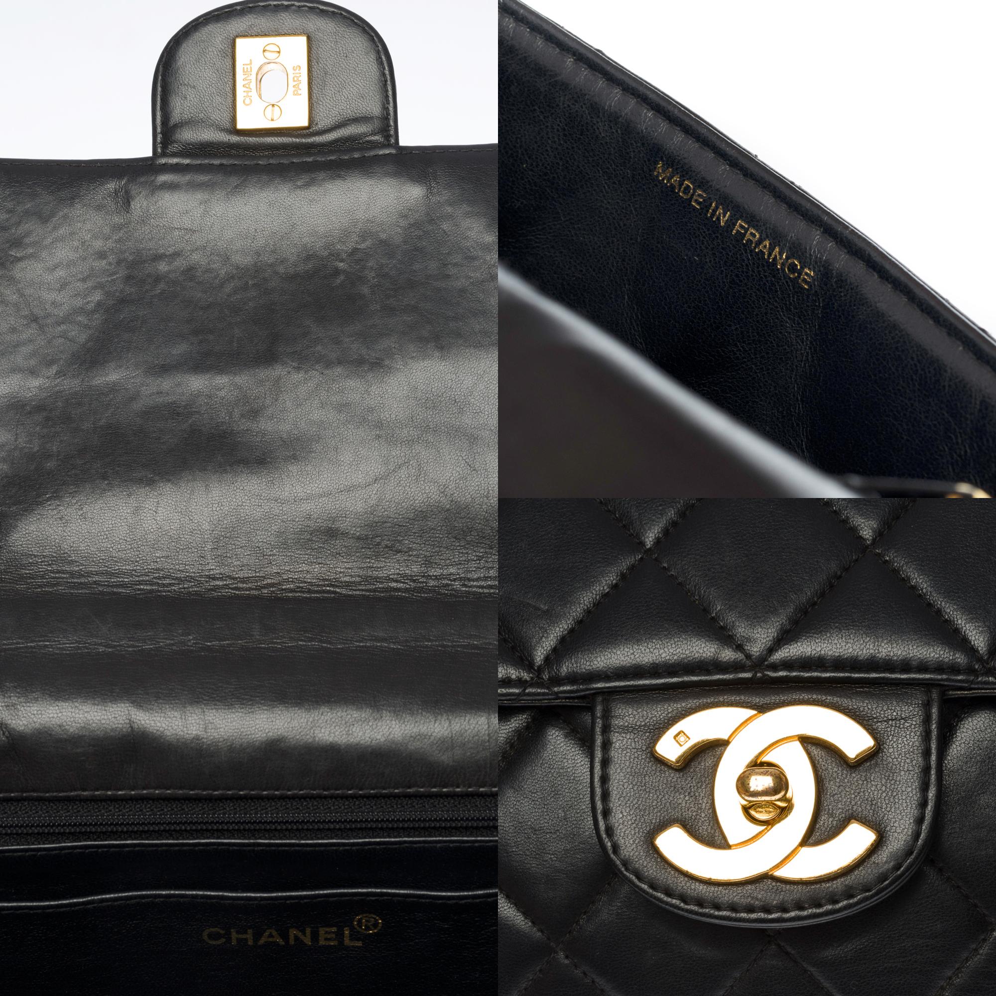 Women's Chanel Timeless Jumbo single flap shoulder bag in black quilted lambskin, GHW For Sale