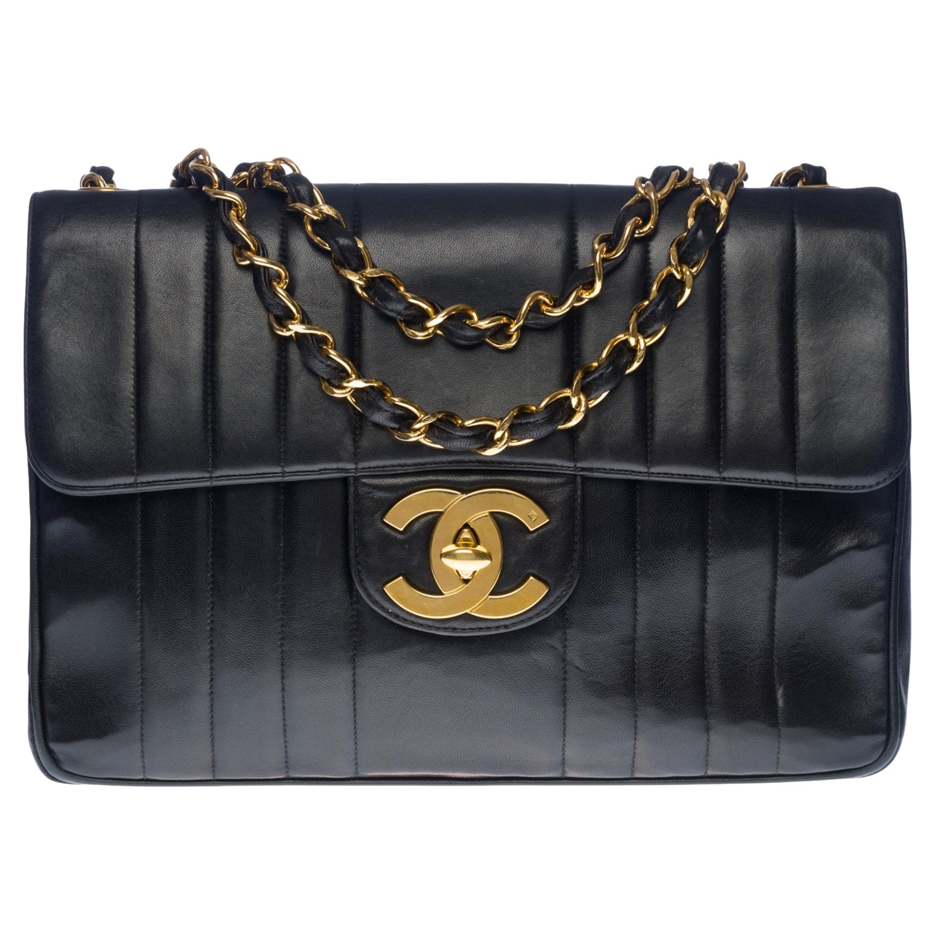 Chanel Timeless Jumbo single flap shoulder bag in black quilted lambskin, GHW For Sale