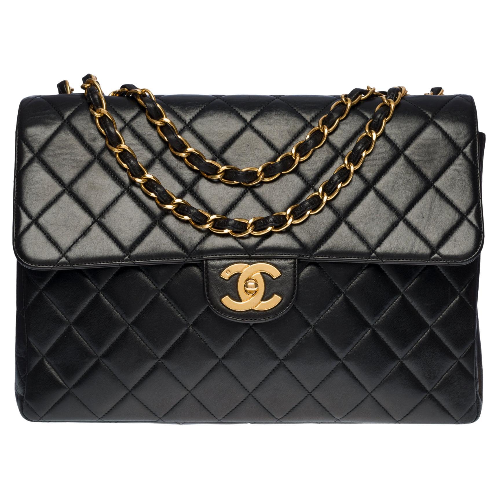 Chanel Timeless Jumbo single flap shoulder bag in black quilted lambskin, GHW For Sale