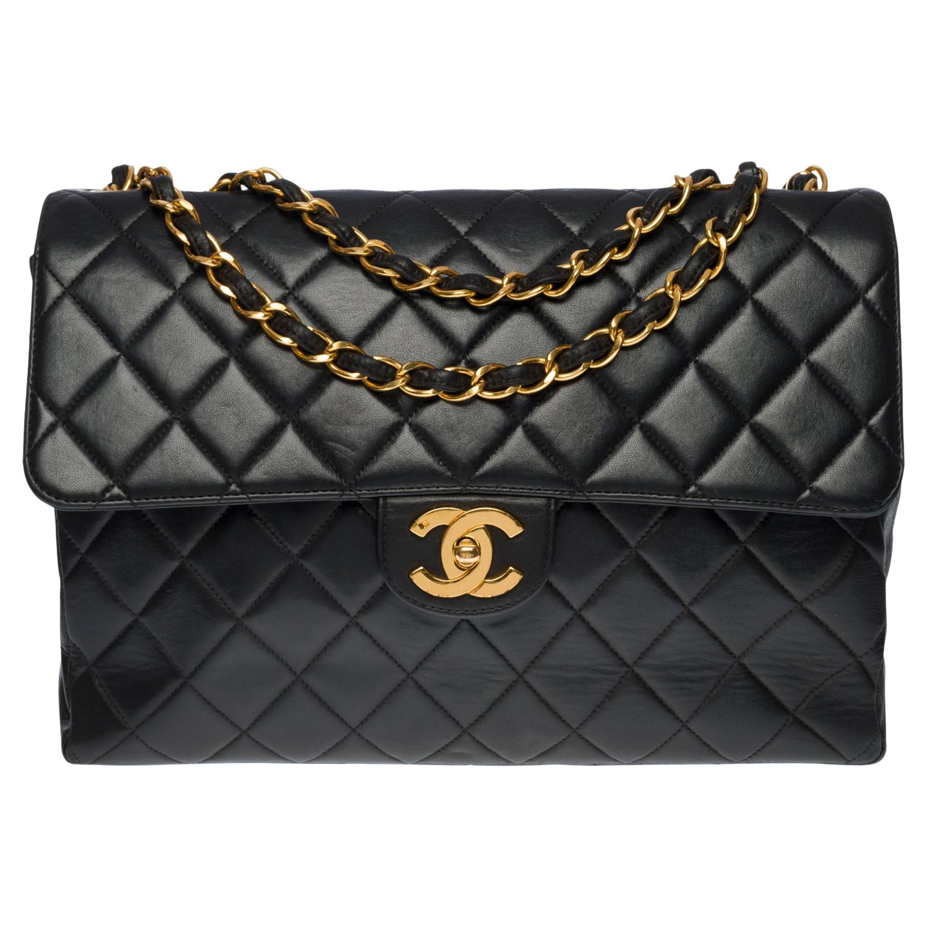 Chanel Timeless Jumbo single flap shoulder bag in black quilted lambskin, GHW For Sale