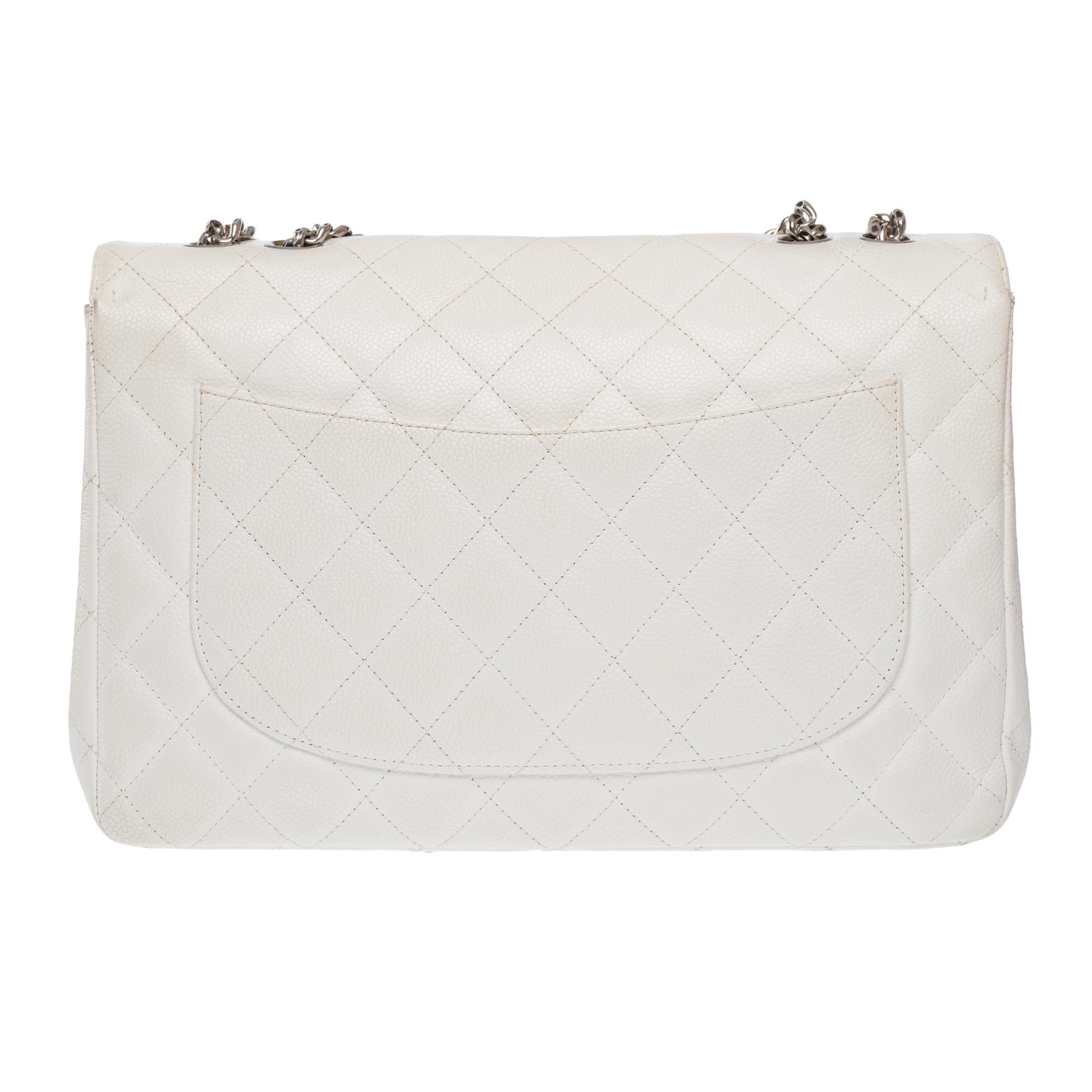 Chanel Timeless Jumbo single flap shoulder bag in White Caviar leather , PHW In Good Condition For Sale In Paris, IDF