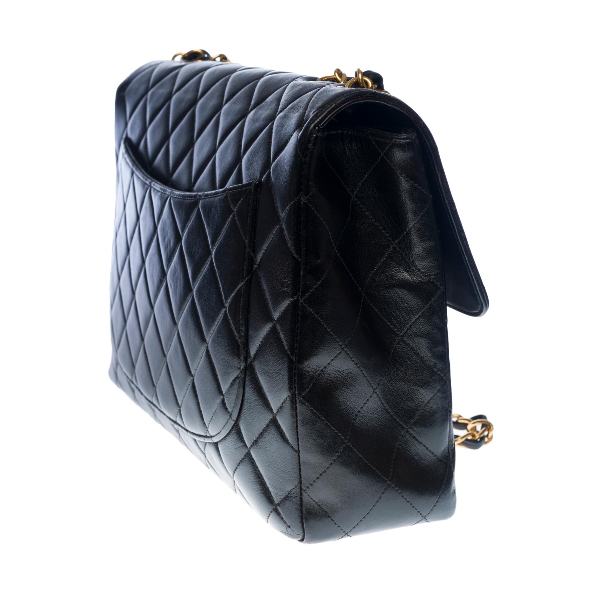 Chanel Timeless Jumbo single shoulder flap bag in black quilted lambskin, GHW In Excellent Condition In Paris, IDF