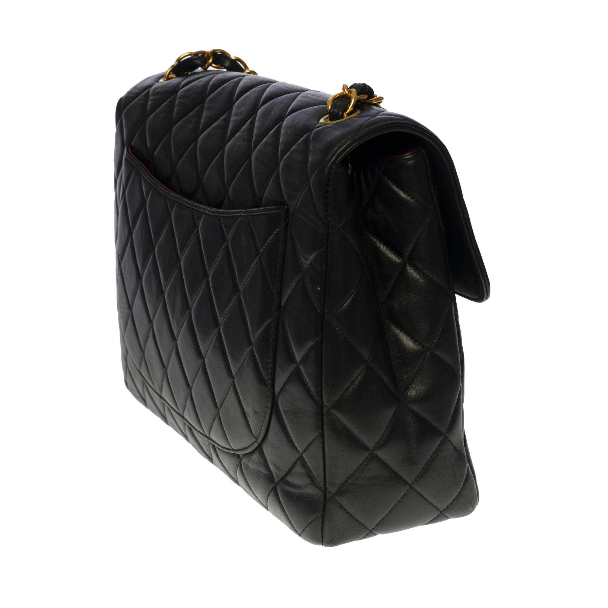 Women's Chanel Timeless Jumbo single shoulder flap bag in black quilted lambskin, GHW For Sale