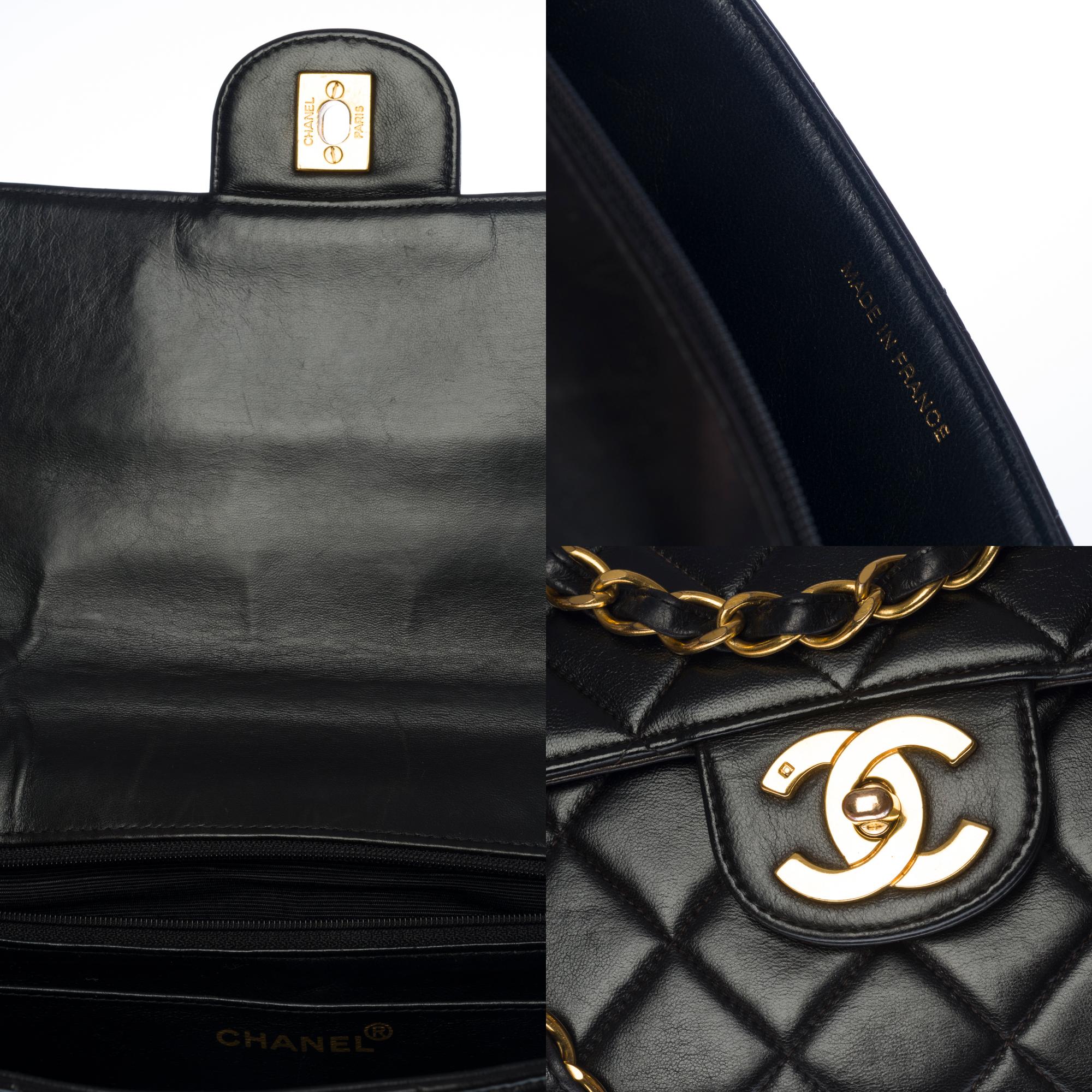 Women's Chanel Timeless Jumbo single shoulder flap bag in black quilted lambskin, GHW