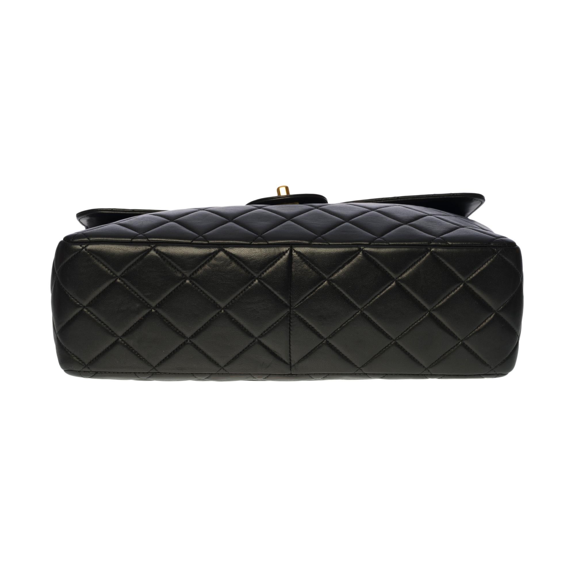 Chanel Timeless Jumbo single shoulder flap bag in black quilted lambskin, GHW For Sale 4