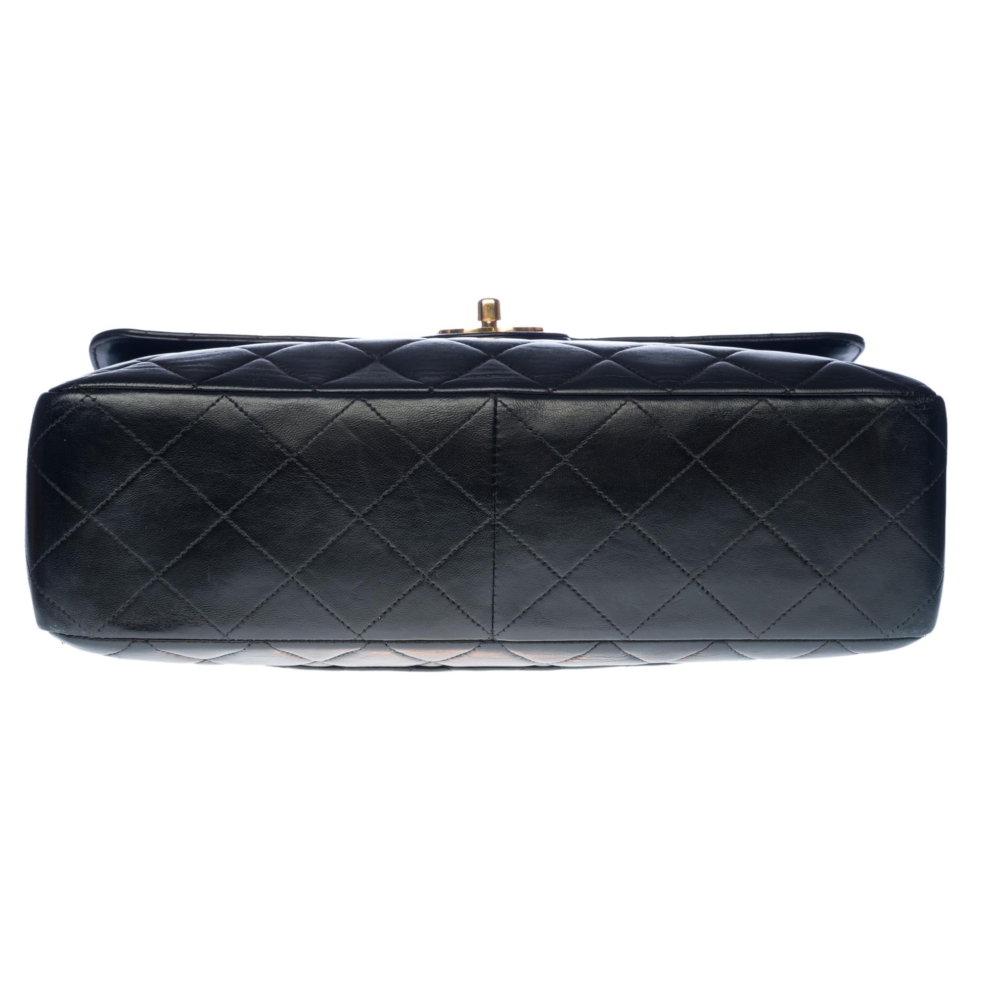 Chanel Timeless Jumbo single shoulder flap bag in black quilted lambskin, GHW 4