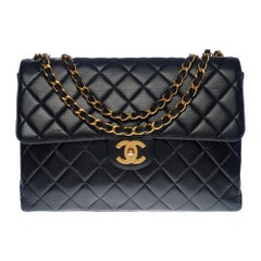 Chanel Timeless Jumbo einseitige Umhängetasche aus schwarzem gestepptem Lammfell, GHW