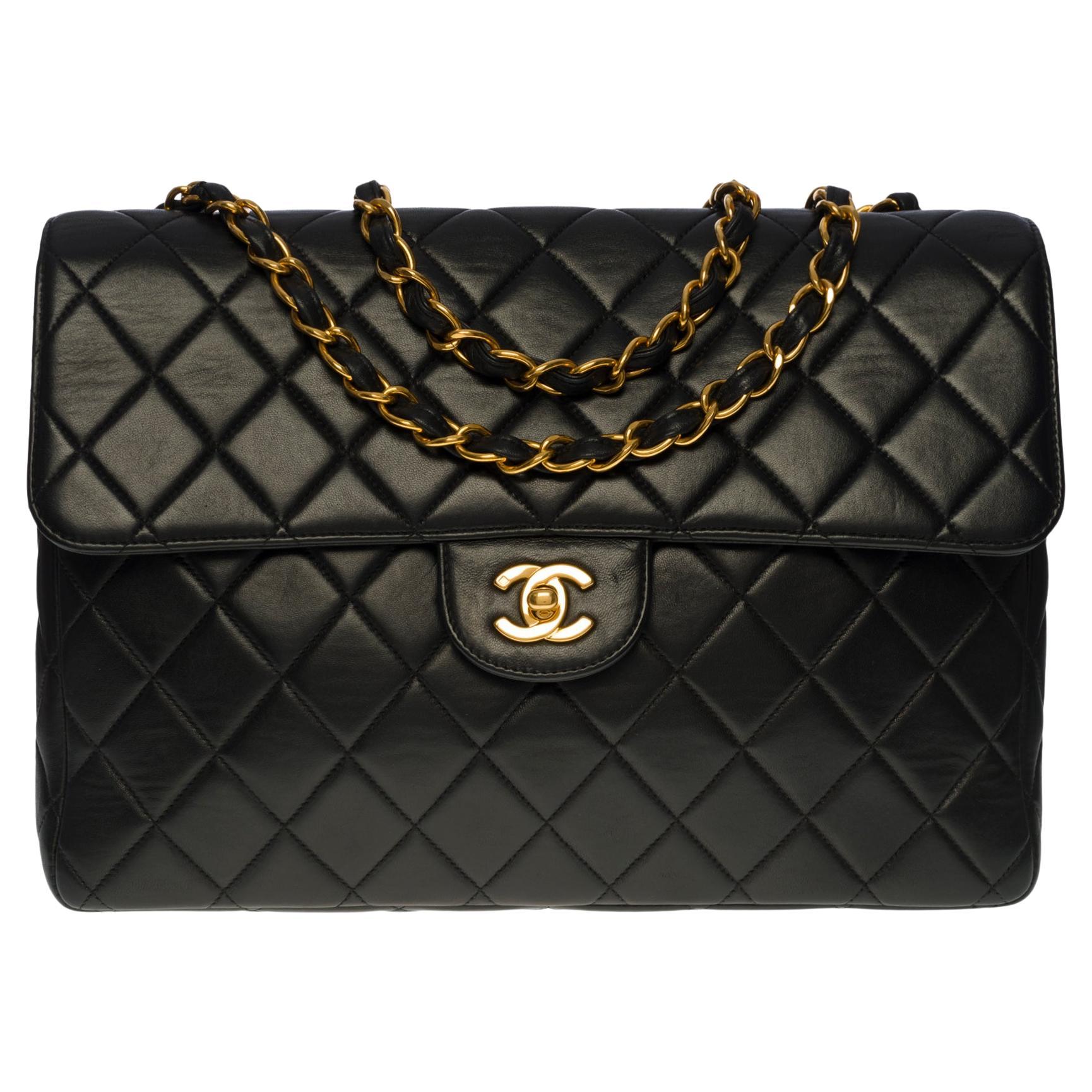 Chanel Timeless Jumbo single shoulder flap bag in black quilted lambskin, GHW For Sale