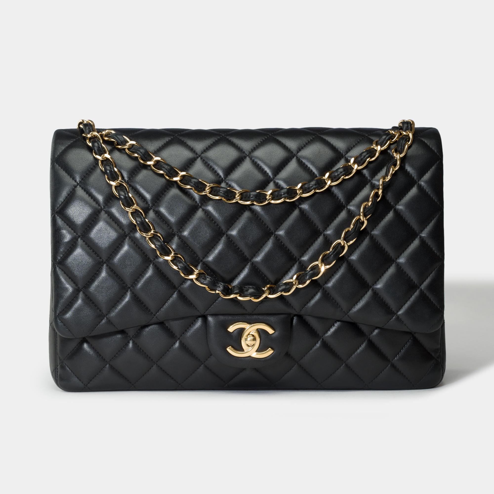 Majestic​ ​Chanel​ ​Timeless​ ​Maxi​ ​Jumbo​ ​double​ ​flap​ ​shoulder​ ​bag​ ​in​ ​black​ ​quilted​ ​lambskin​ ​leather,​ ​gold​ ​metal​ ​trim,​ ​a​ ​chain​ ​handle​ ​in​ ​gold​ ​metal​ ​interlaced​ ​with​ ​black​ ​leather​ ​for​ ​a​ ​hand​ ​or​