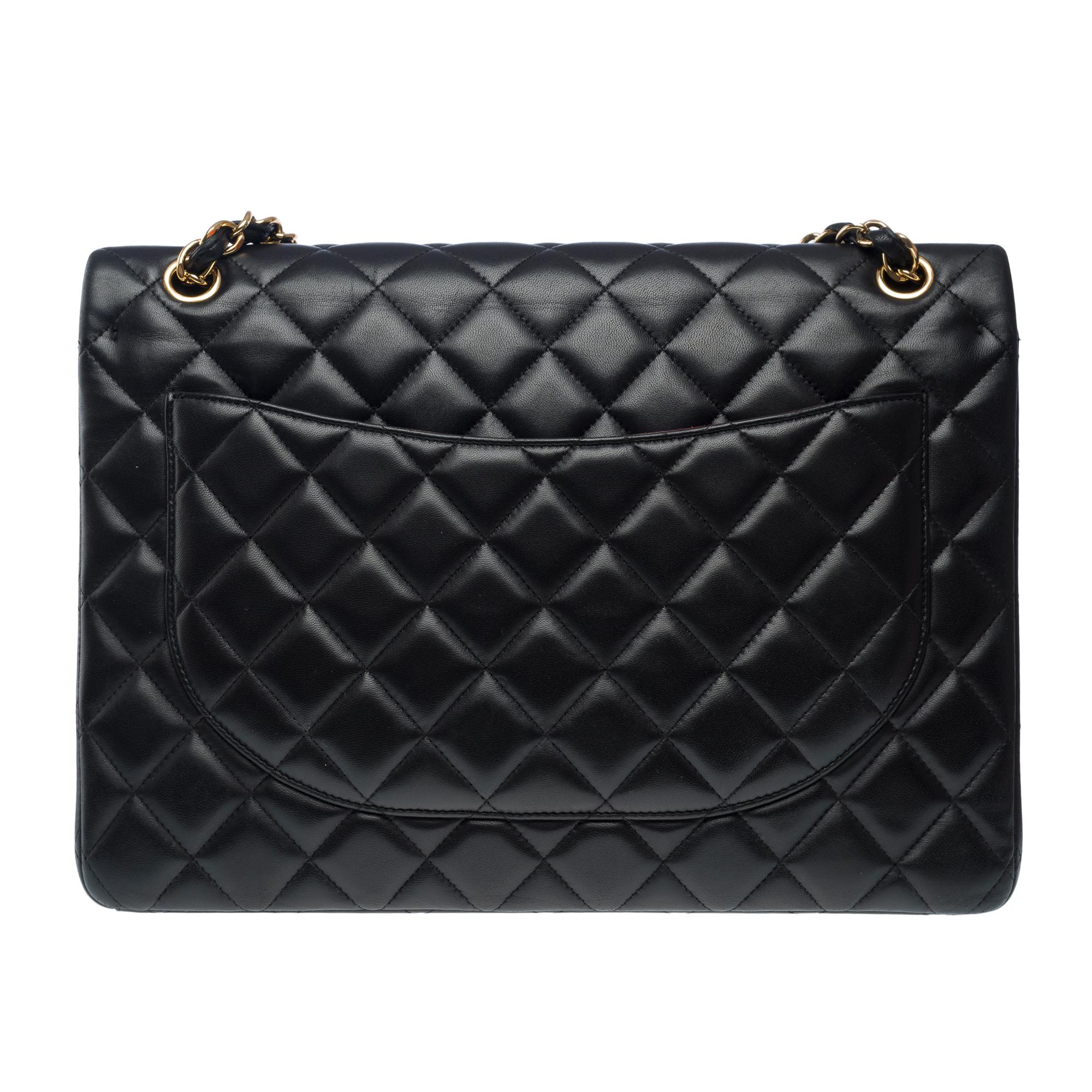 Women's Chanel Timeless Maxi Jumbo double flap shoulder bag in Black quilted lamb, GHW For Sale