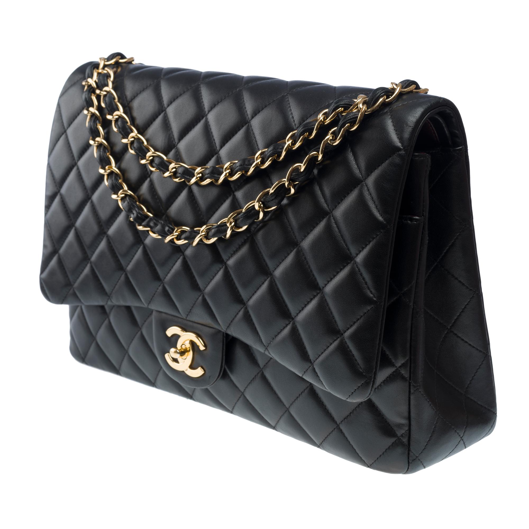 Chanel Timeless Maxi Jumbo double flap shoulder bag in Black quilted lamb, GHW For Sale 1