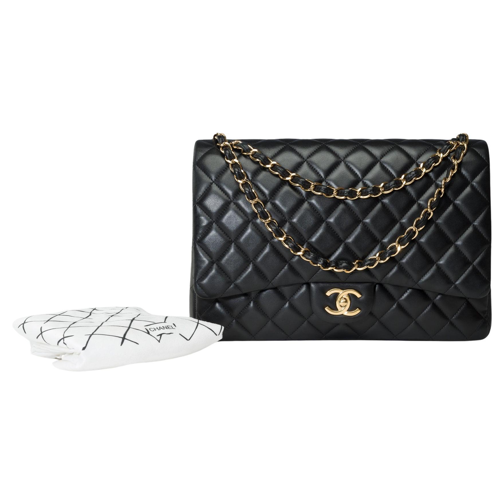 Chanel Timeless Maxi Jumbo double flap shoulder bag in Black quilted lamb, GHW For Sale