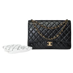 Chanel Timeless Maxi Jumbo double flap shoulder bag in Black quilted lamb, GHW