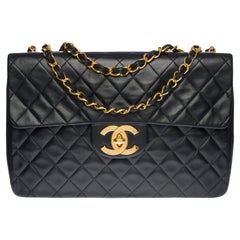 Chanel Timeless Maxi Jumbo flap shoulder bag in black quilted lambskin, GHW