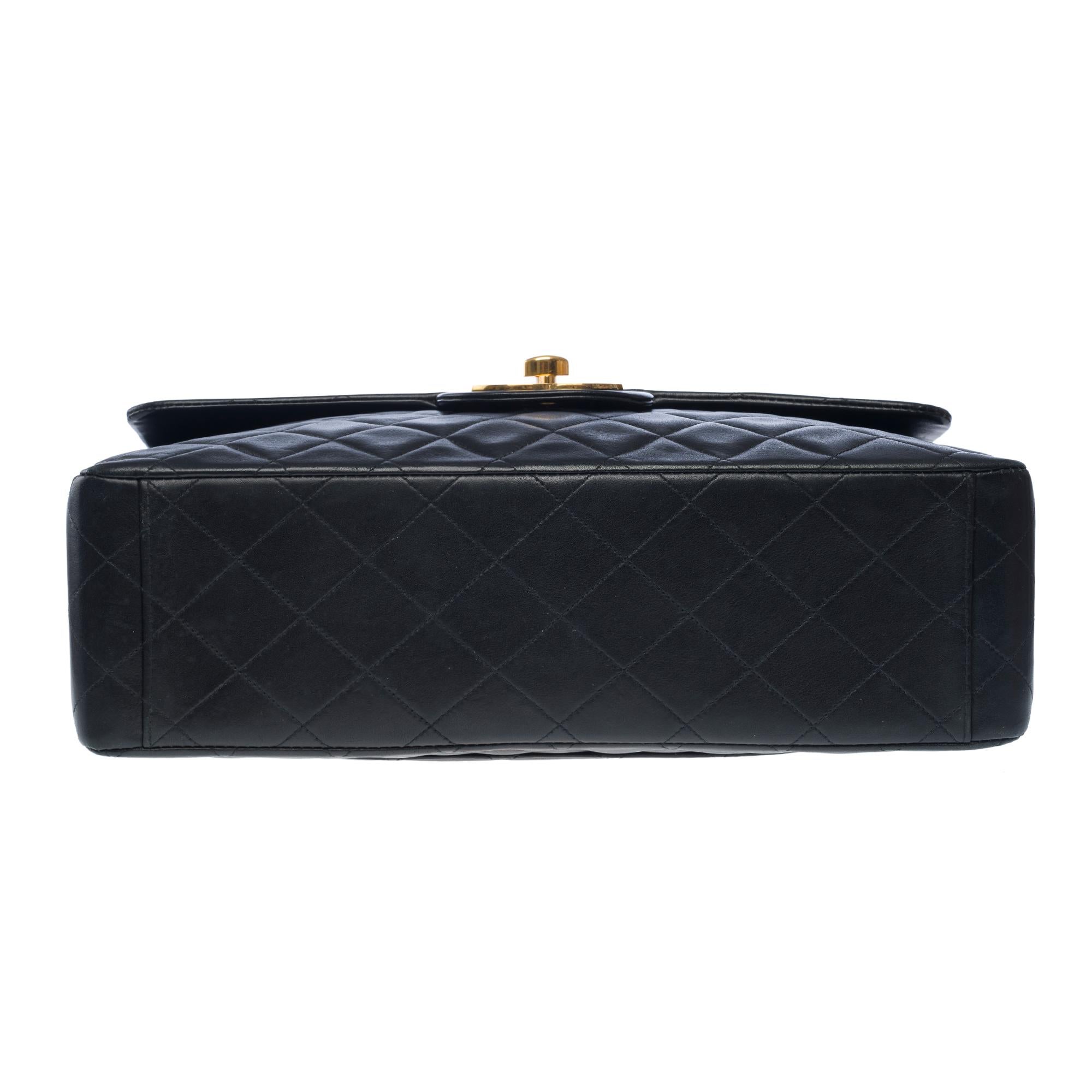 Chanel Timeless Maxi Jumbo flap shoulder bag in black quilted lambskin, GHW For Sale 5