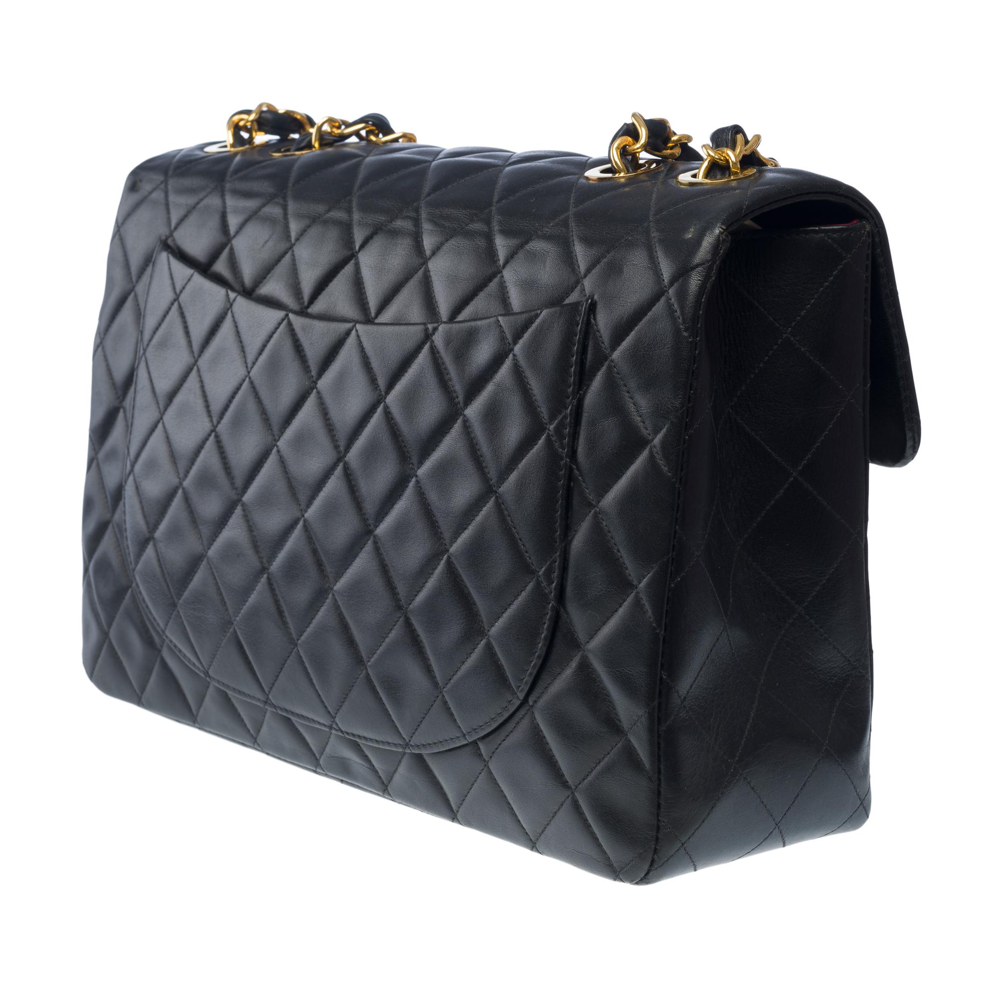 Women's Chanel Timeless Maxi Jumbo flap shoulder bag in black quilted lambskin, GHW For Sale