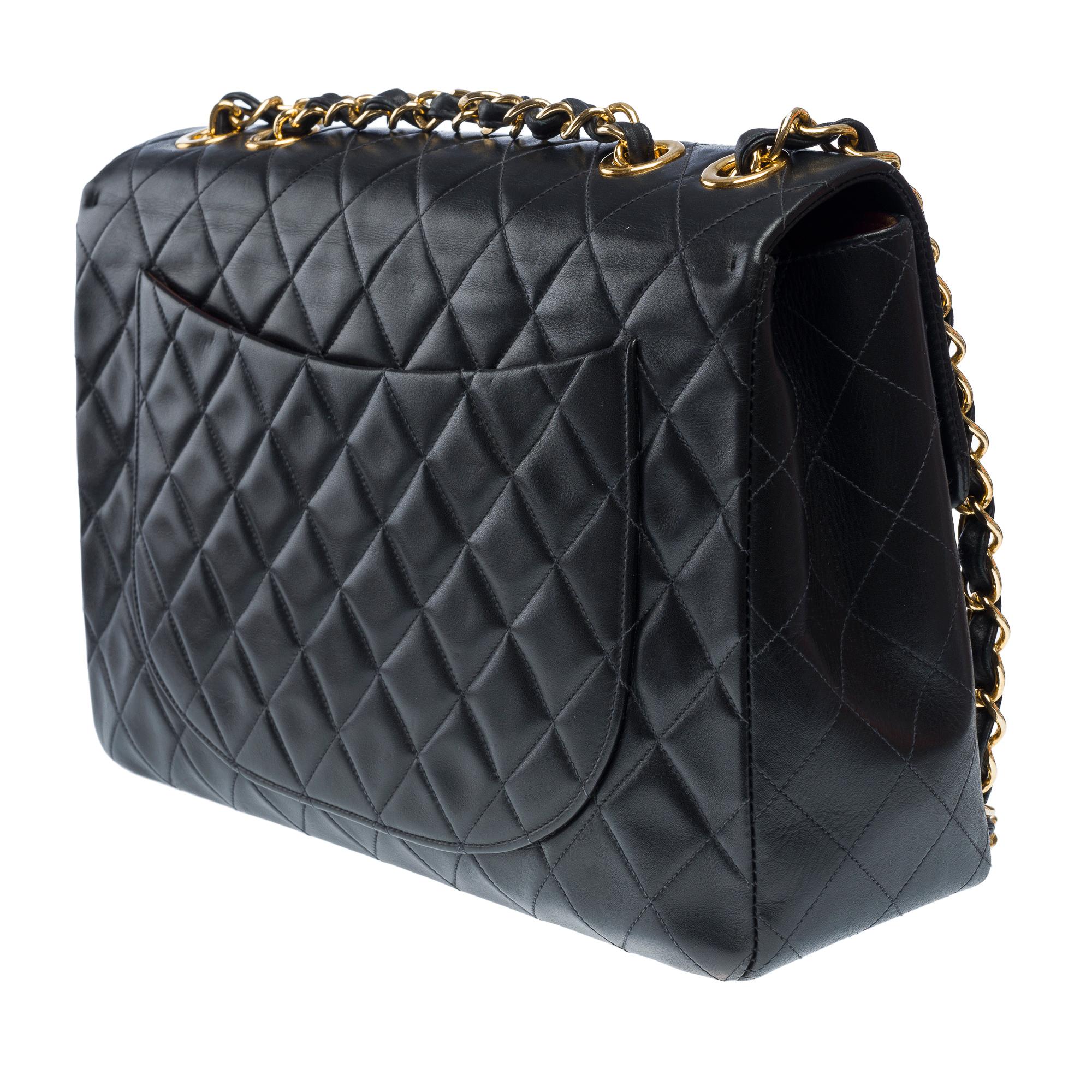 Chanel Timeless Maxi Jumbo flap shoulder bag in black quilted lambskin, GHW For Sale 1