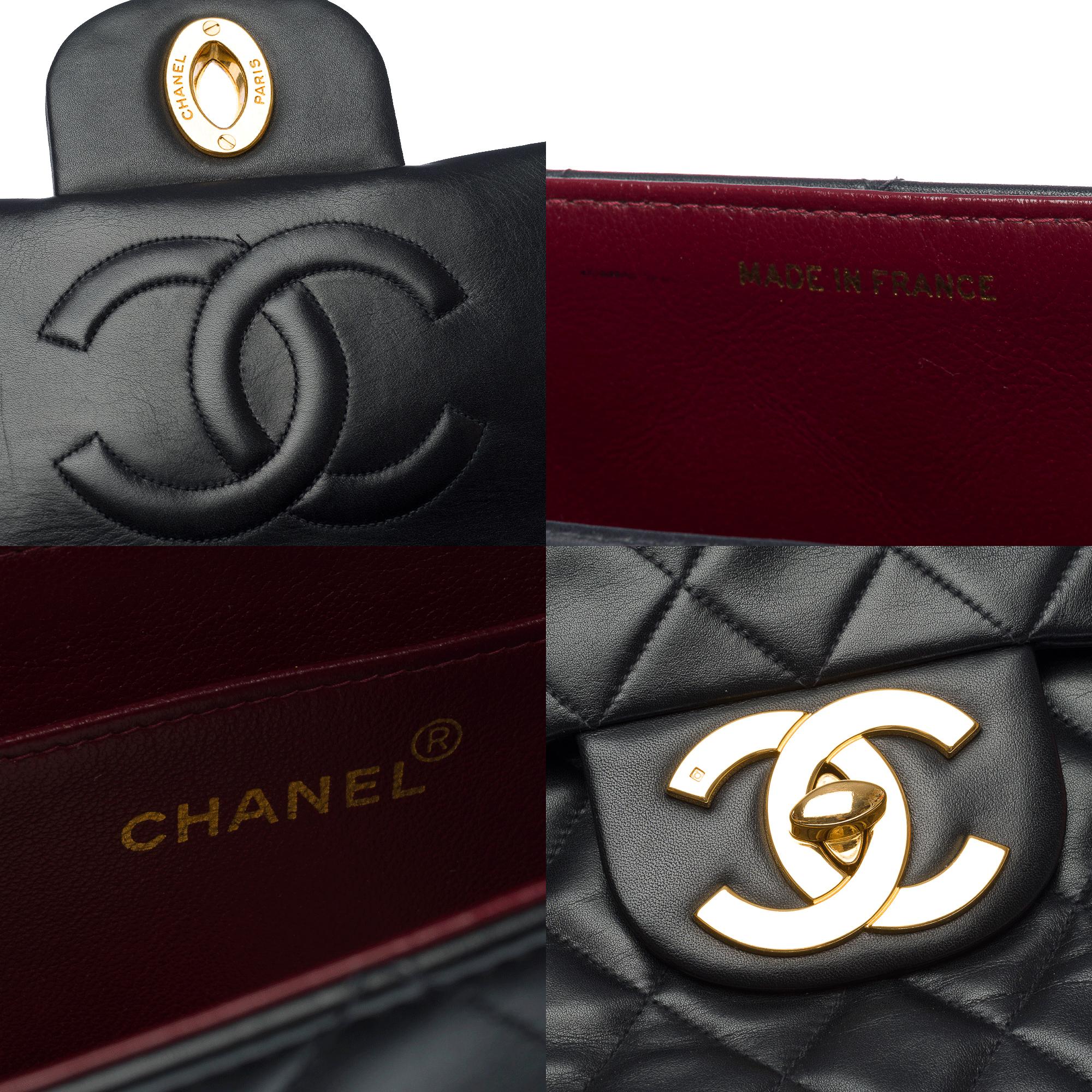 Chanel Timeless Maxi Jumbo flap shoulder bag in black quilted lambskin, GHW For Sale 2
