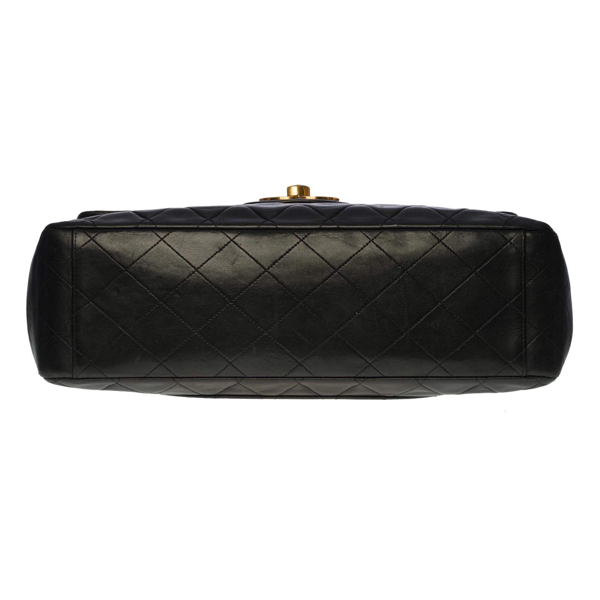 Chanel Timeless Maxi Jumbo flap shoulder bag in black quilted lambskin, GHW 4