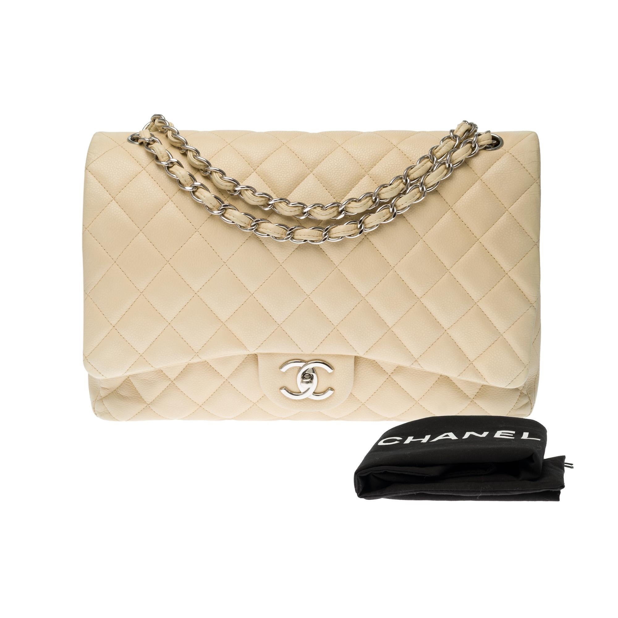Chanel Timeless Maxi Jumbo shoulder bag in beige quilted caviar leather, SHW 6