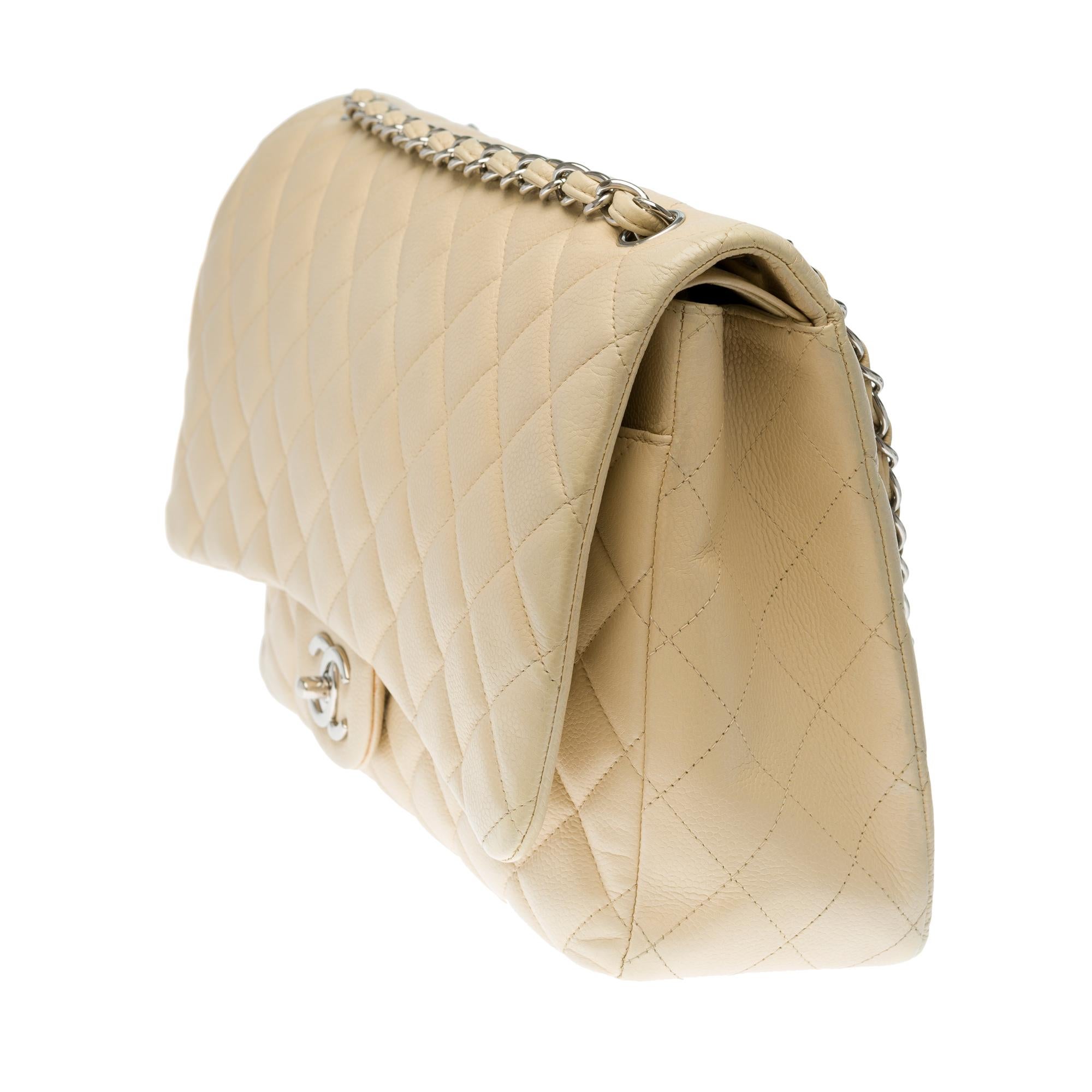 Beige Chanel Timeless Maxi Jumbo shoulder bag in beige quilted caviar leather, SHW