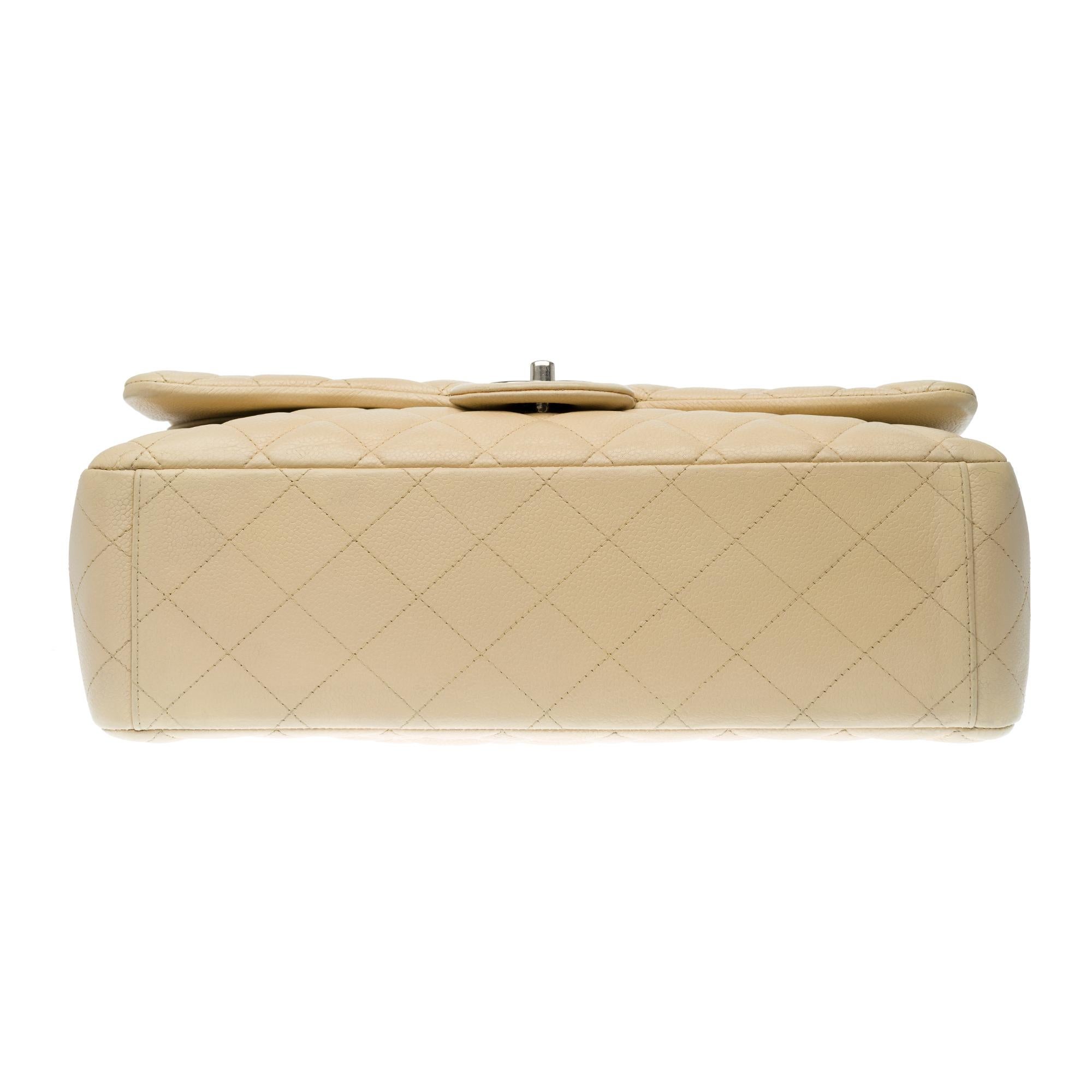 Chanel Timeless Maxi Jumbo shoulder bag in beige quilted caviar leather, SHW 4