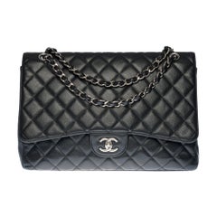 Chanel Timeless Maxi Jumbo shoulder bag in black quilted caviar leather, SHW
