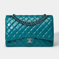 Chanel Timeless Maxi Jumbo shoulder bag in Blue quilted lambskin leather, SHW