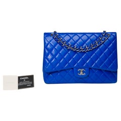 Chanel Timeless Maxi Jumbo shoulder bag in Blue quilted lambskin leather, SHW