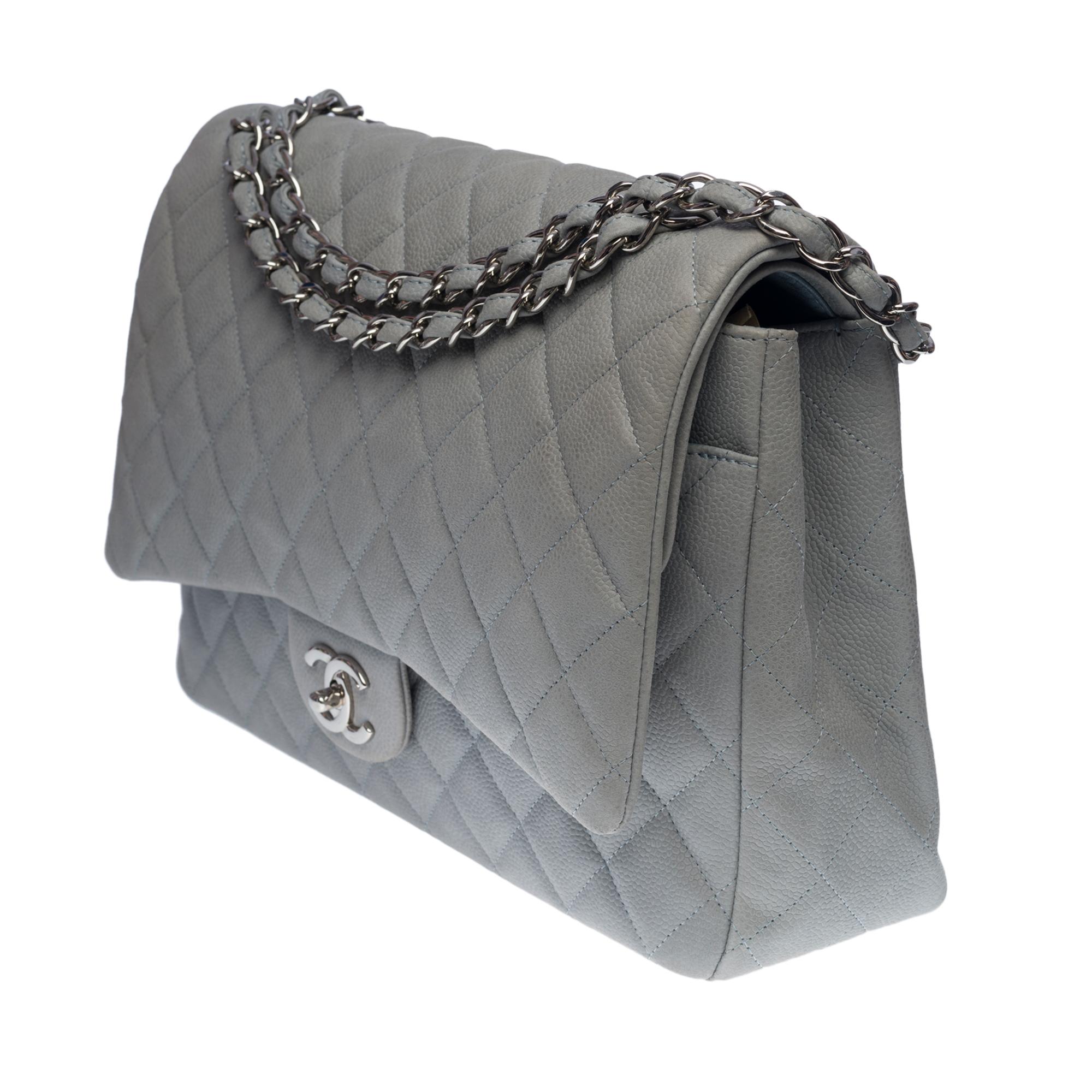 Gray Chanel Timeless Maxi Jumbo shoulder bag in grey quilted caviar leather, SHW