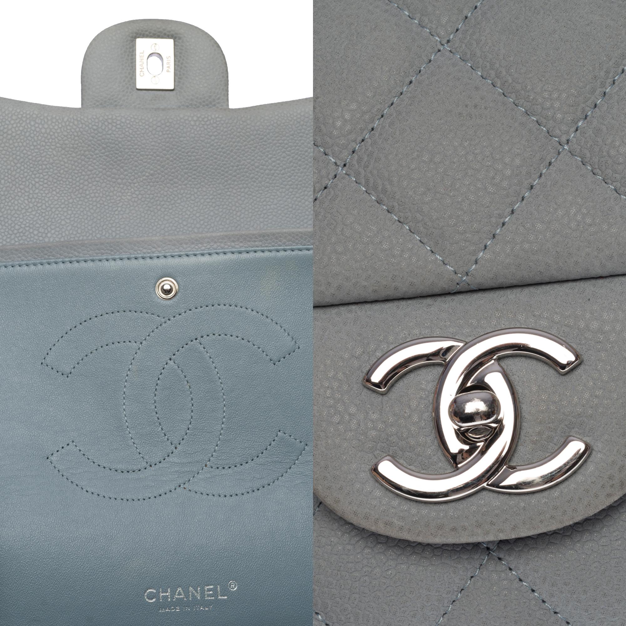 Women's Chanel Timeless Maxi Jumbo shoulder bag in grey quilted caviar leather, SHW