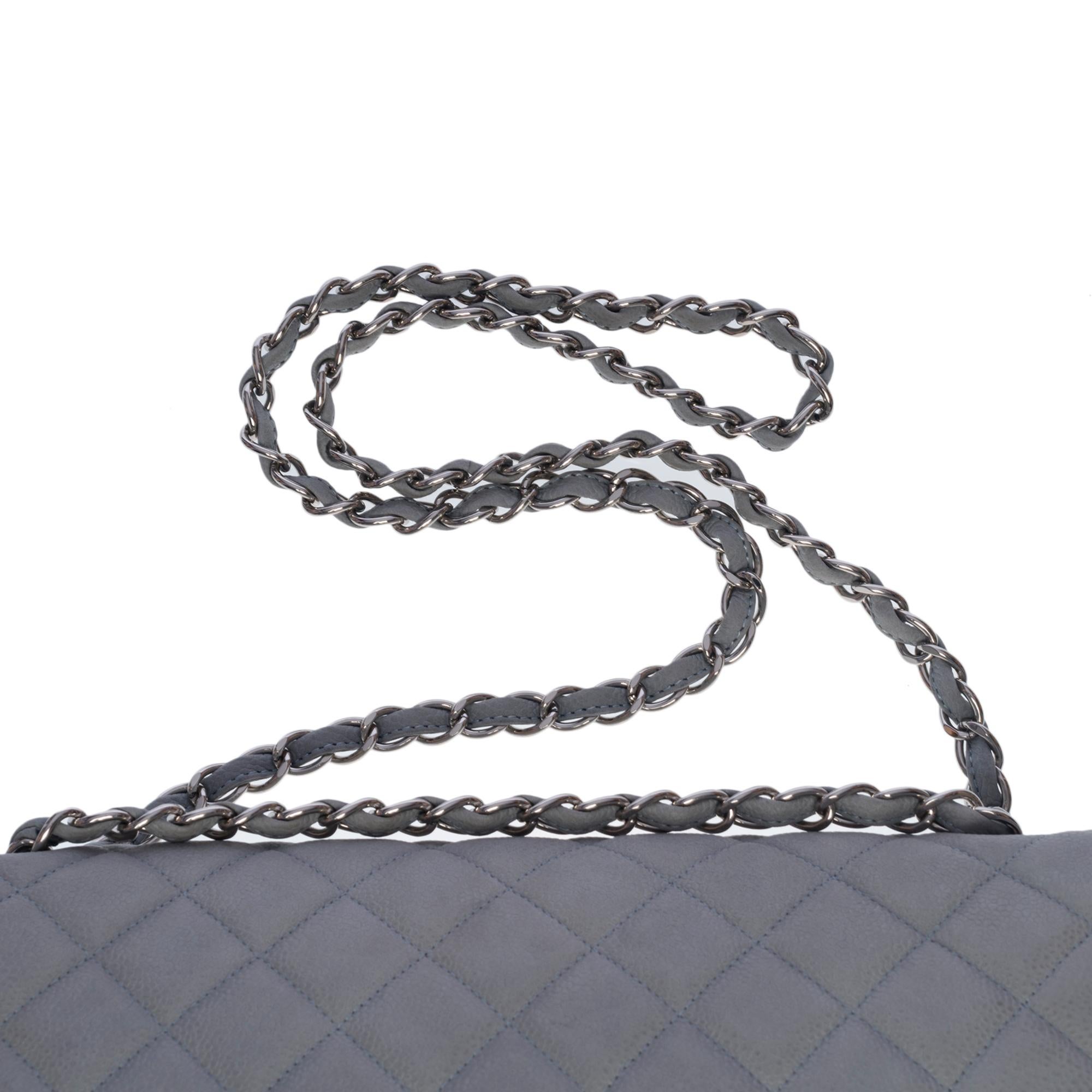 Chanel Timeless Maxi Jumbo shoulder bag in grey quilted caviar leather, SHW 3