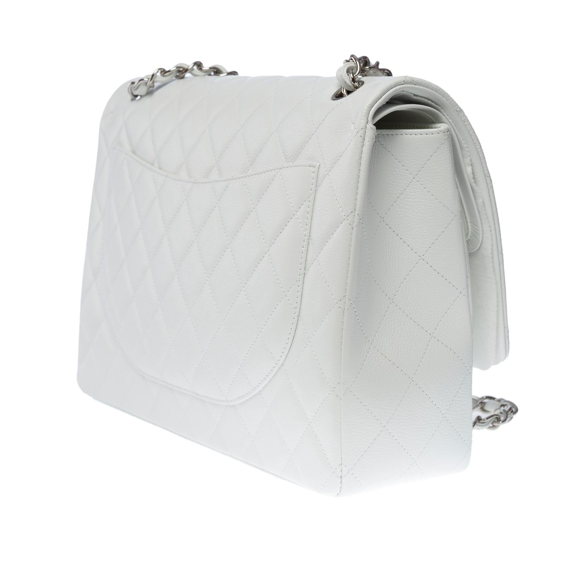 Chanel Timeless Maxi Jumbo shoulder bag in White quilted caviar leather, SHW 1