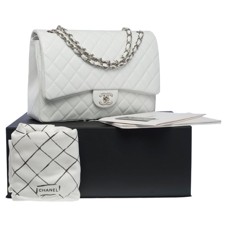 Chanel Timeless Maxi Jumbo shoulder bag in White quilted caviar leather,  SHW at 1stDibs