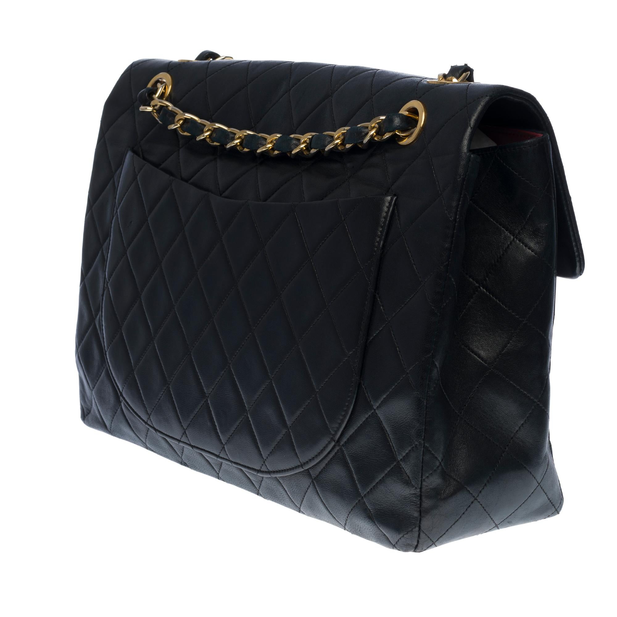 Chanel Timeless Maxi Jumbo single flap handbag in black quilted lambskin, GHW In Good Condition In Paris, IDF