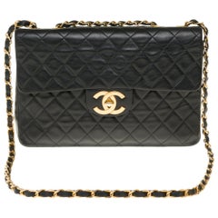 Chanel Timeless Maxi Jumbo single flap handbag in black quilted lambskin, GHW